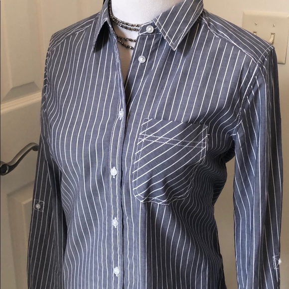 🆕💕EXPRESS💕 Chambray Striped Button Down Shirt - Picture 2 of 5